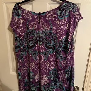 Short sleeve, perfect to wear under blazers or cardigan